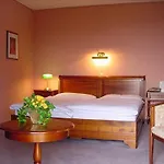 Les Chevreuils Inn